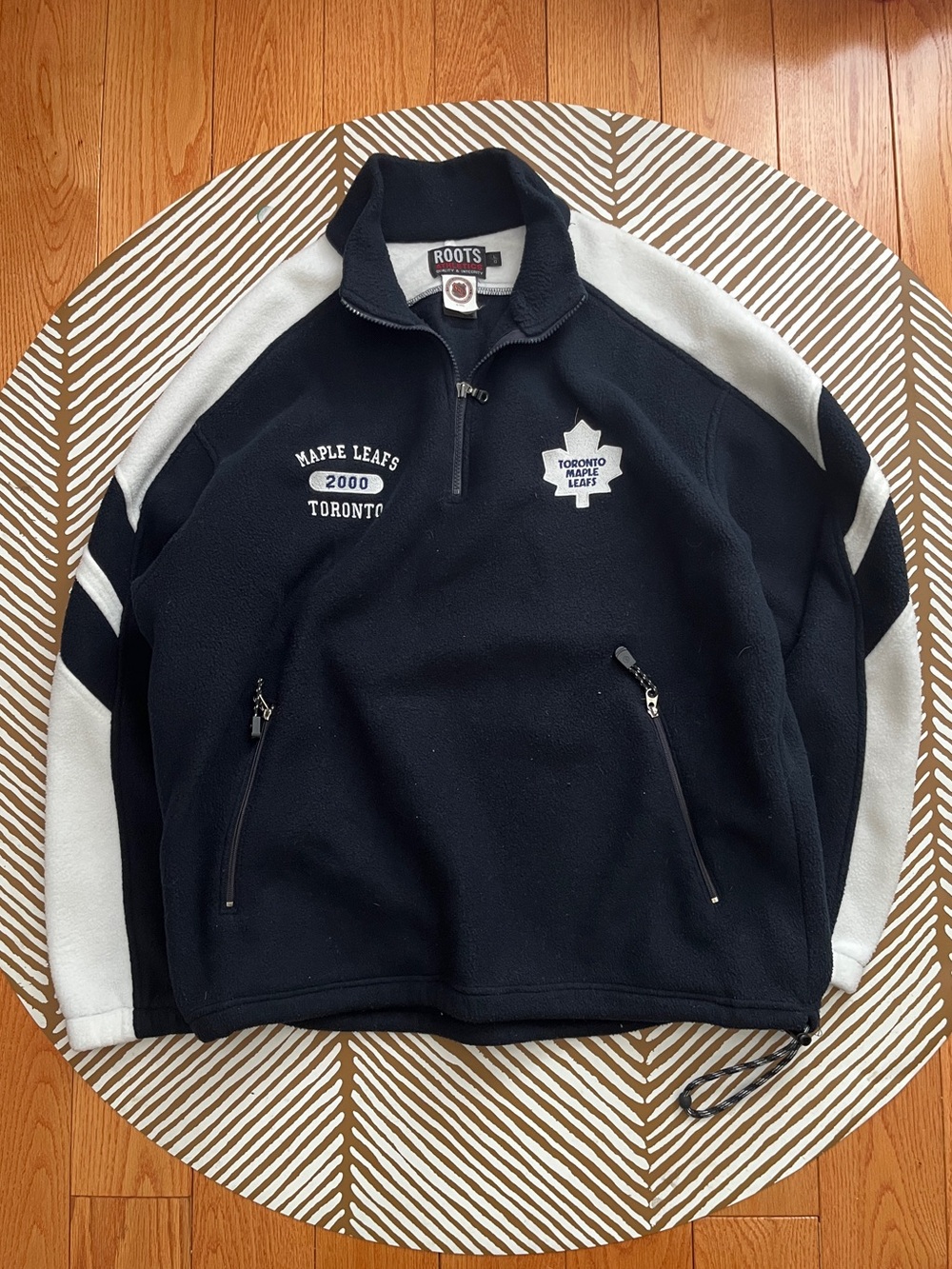 Roots x Toronto Maple Leafs 2000 Vintage 1/4 Zip Fleece Sweater (L)